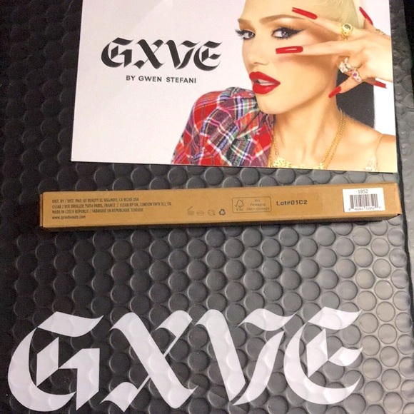 HOST PICK!✨🆕Gxve By Gwen Stefani Anaheim Line Lipliner in Mells Ln BRAND NEW🖤 - Picture 9 of 16